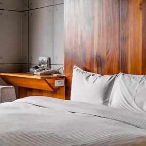 Check Inn Express Taichung Fengchia